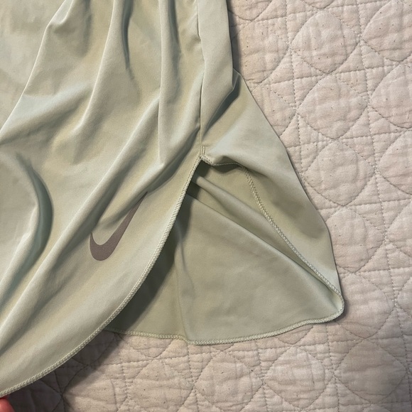 ⚡️Nike DriFit mint green flowy tank. Size large - Picture 4 of 6